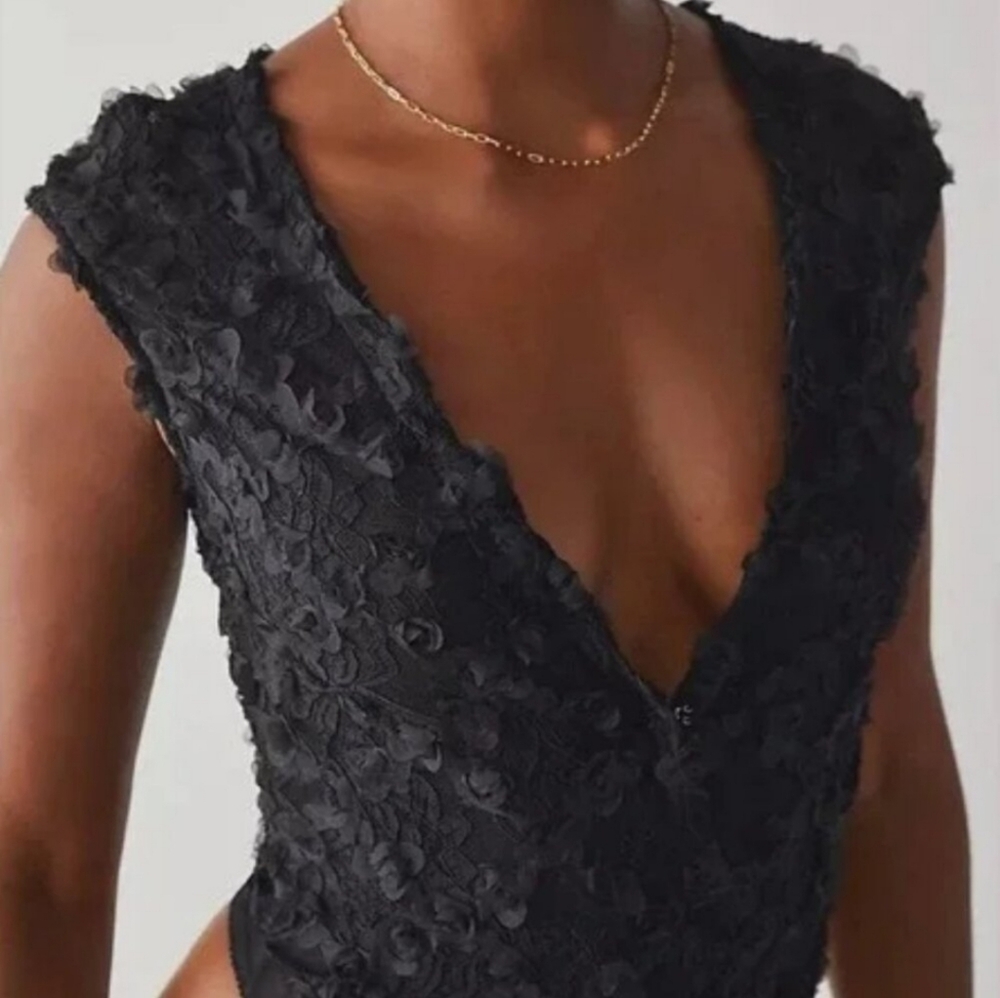 #268- FP Intimately Too Haute Too Handle Lace Rosette Bodysuit Nwot